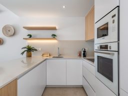 Modern-kitchen-with builtin-oven