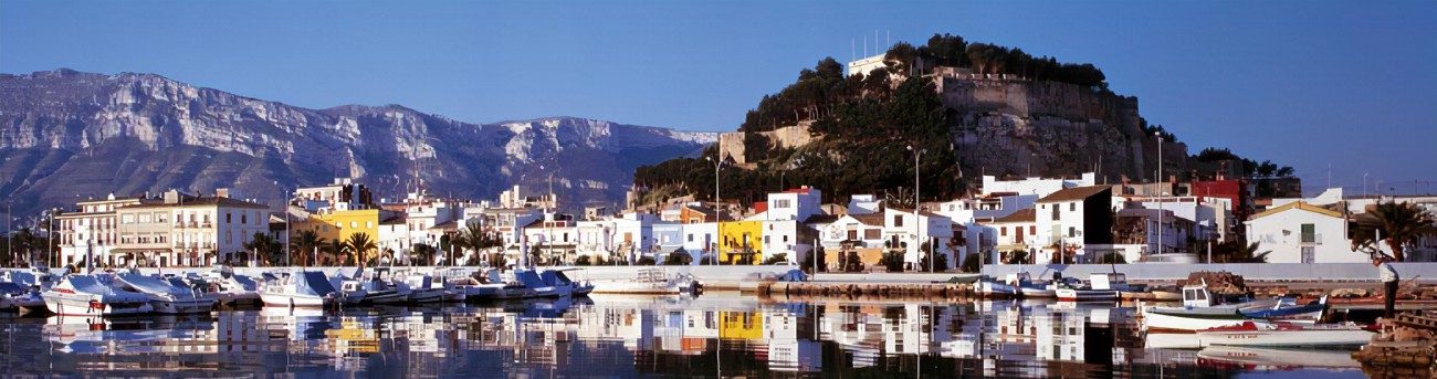 Marina-with-mountain-backdrop